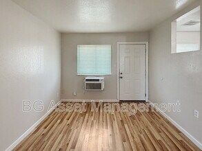 728 Darina Ave in Sacramento, CA - Building Photo - Building Photo