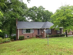 108 Williamsburg Dr in Greenville, SC - Foto de edificio - Building Photo
