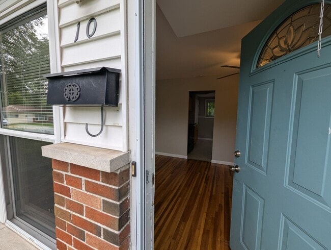 10 Capri Dr in Florissant, MO - Building Photo - Building Photo