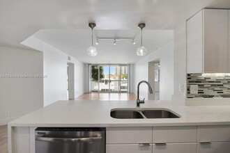 3605 NE 207th St, Unit 3210 in Miami, FL - Building Photo - Building Photo