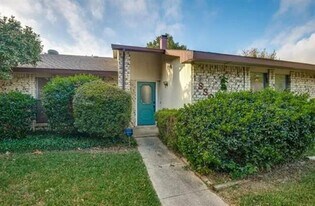 830 Meadowlark Dr in Lewisville, TX - Building Photo