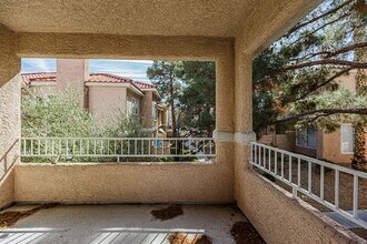 251 S Green Valley Pkwy in Henderson, NV - Building Photo - Building Photo