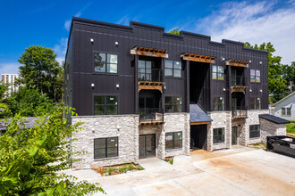 NEW APARTMENTS IN THE HEART OF DOWNTOWN in Springfield, MO - Foto de edificio - Building Photo