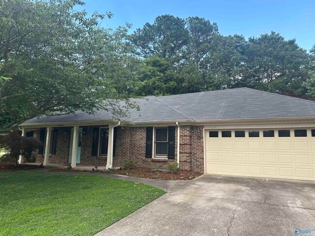 101 Featherstone Ln SE in Owens Cross Roads, AL - Building Photo - Building Photo
