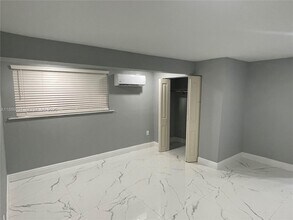 1221 NE 210th Terrace in Miami, FL - Foto de edificio - Building Photo