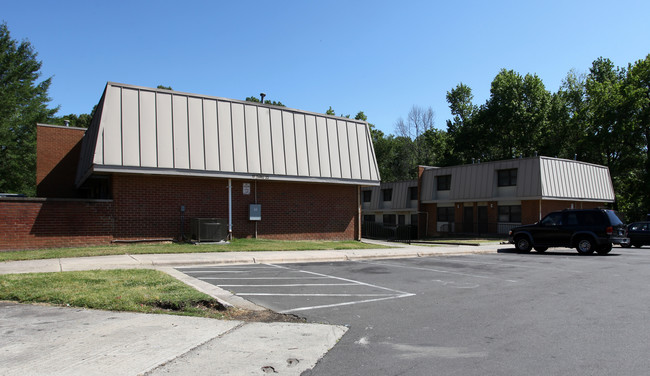 Hoover Road Apartments in Durham, NC - Building Photo - Building Photo