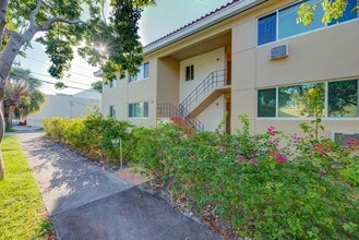 212 Phoenetia Ave in Coral Gables, FL - Building Photo - Building Photo