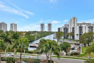 3375 N Country Club Dr in Miami, FL - Building Photo - Building Photo