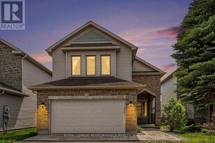 270 Trail Side Cir in Ottawa, ON - Building Photo