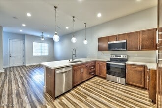 6434 Spring Jog St in Las Vegas, NV - Building Photo - Building Photo