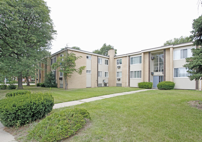 Coolidge Oaks Apartments in Oak Park, MI - Building Photo - Building Photo