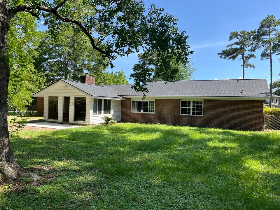 2221 Salem Dr W in Beaufort, SC - Building Photo