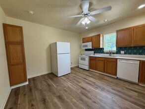 1209 Frink St in Taylor, TX - Building Photo - Building Photo