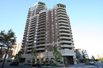 Quincy Plaza in Arlington, VA - Building Photo - Building Photo