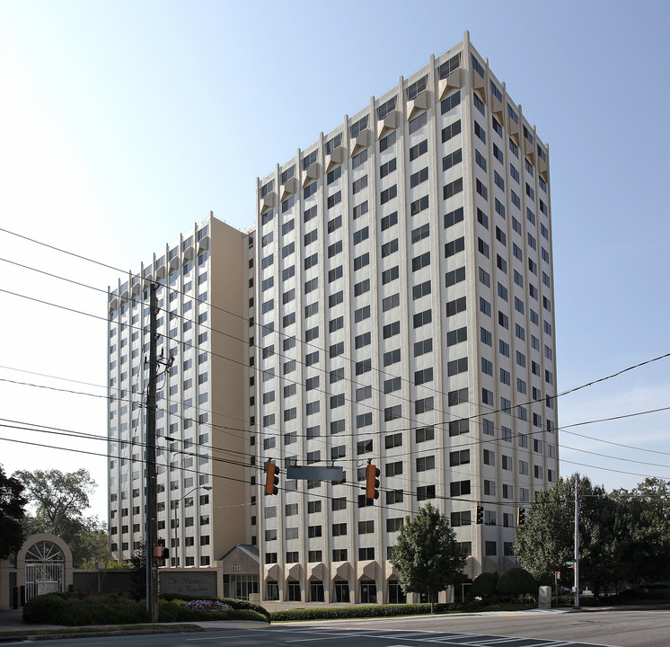 Park Lane On Peachtree in Atlanta, GA - Building Photo