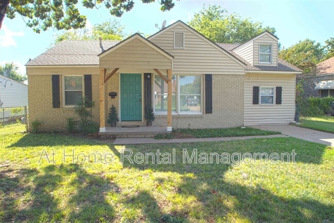 property at 718 S Quebec Ave