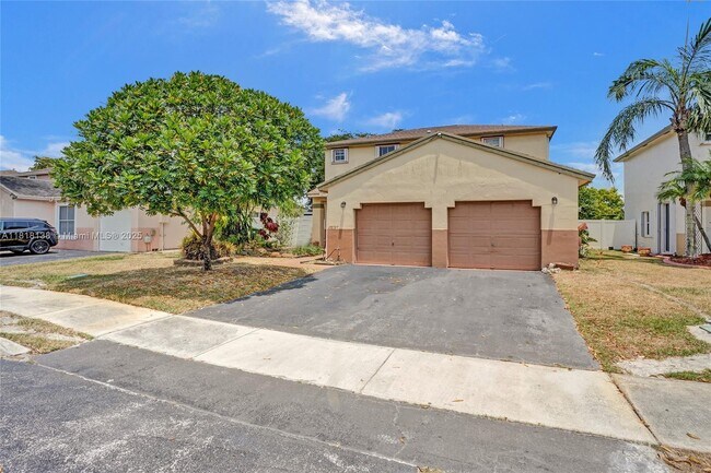 20727 NW 1st St in Pembroke Pines, FL - Building Photo - Building Photo