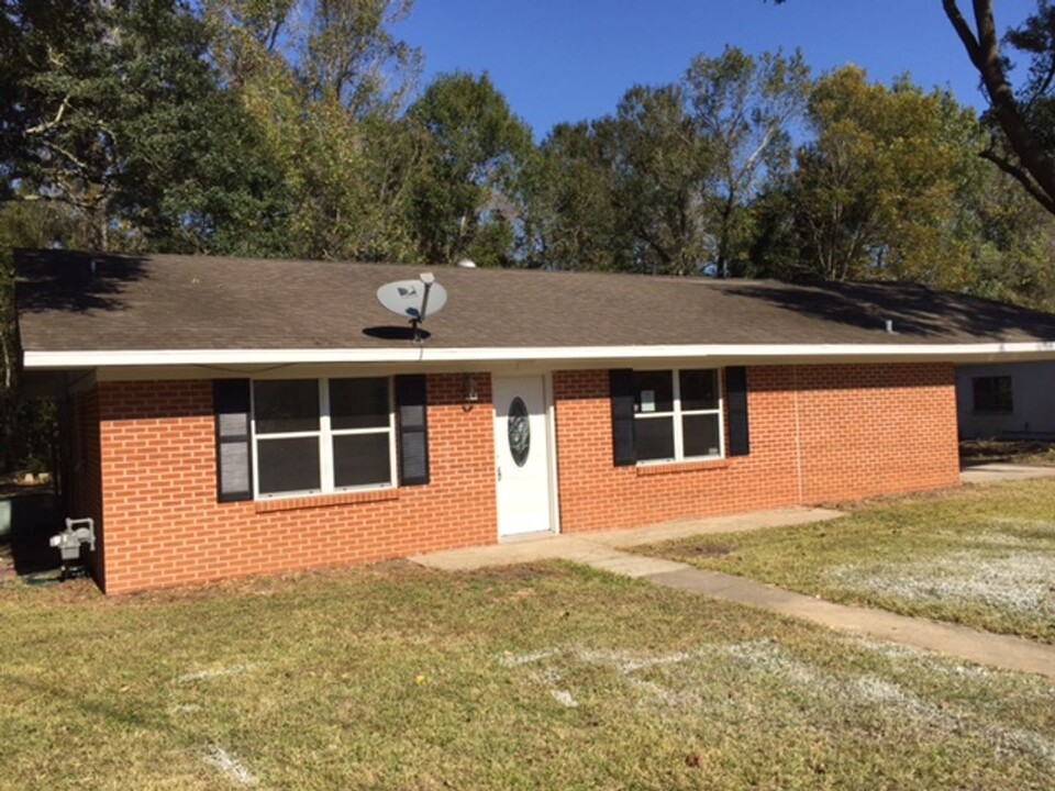 910 N Shireview Cir in Abbeville, LA - Building Photo