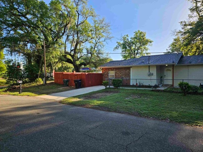 1417 W Orange Ave in Tallahassee, FL - Building Photo - Building Photo