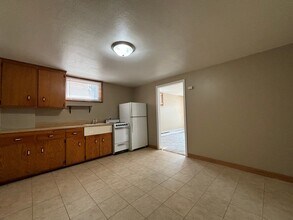 1360 Payne Ave in St. Paul, MN - Building Photo - Interior Photo