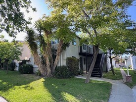 3413 W Alameda Ave in Burbank, CA - Building Photo