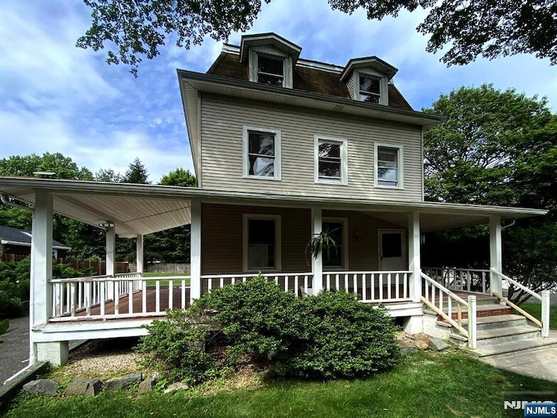 59 Forest St in Alpine, NJ - Building Photo
