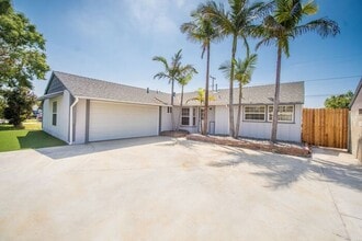 2944 W Skywood Cir in Anaheim, CA - Building Photo - Building Photo