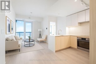 3071 Trafalgar Rd in Oakville, ON - Building Photo