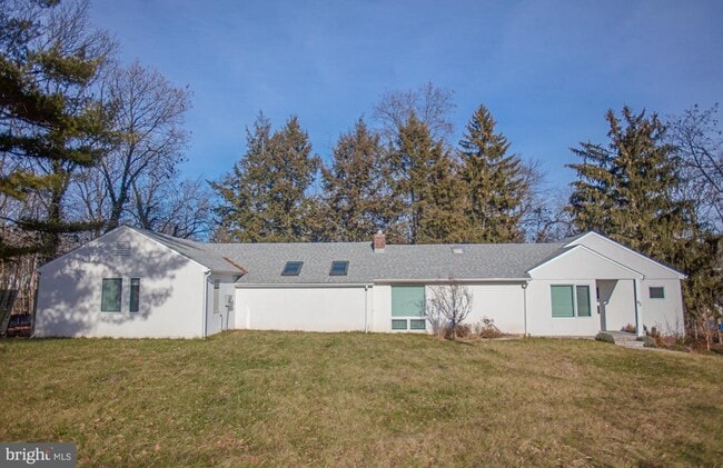 property at 92 Overbrook Dr