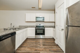 401 Hawthorn Trail in Macon, GA - Building Photo - Building Photo