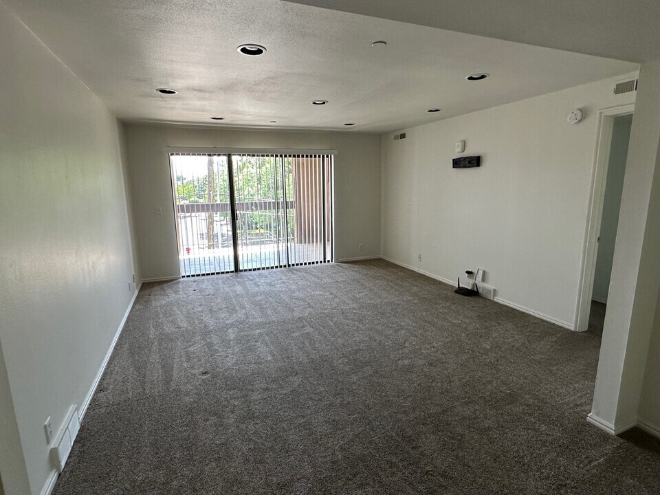 2244 N Canyon Rd, Unit 212 in Provo, UT - Building Photo