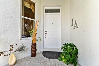 8319 Horseshoe Bay Rd in Boynton Beach, FL - Foto de edificio - Building Photo