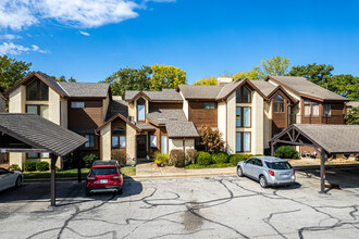 Summit Condominiums in Mission, KS - Building Photo - Primary Photo