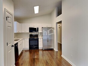 6028 Woodcreek Dr in Woodstock, GA - Building Photo - Building Photo