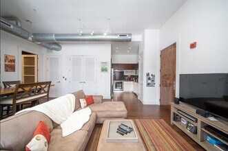 650 Montgomery St in Jersey City, NJ - Building Photo - Building Photo