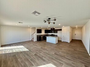 6068 Swift Lariat St in Las Vegas, NV - Foto de edificio - Building Photo