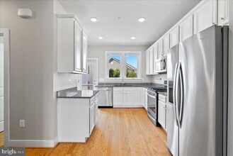 20394 Stol Run in Germantown, MD - Building Photo - Building Photo