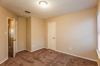 8112 Broken Arrow Rd in Fort Worth, TX - Building Photo - Building Photo