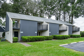 Treebecka Park in Gainesville, FL - Foto de edificio - Building Photo