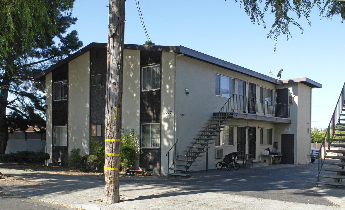 2717 16th St in San Pablo, CA - Building Photo