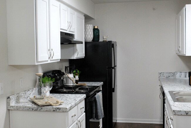 Riverwood Luxury Apartments in Flint, MI - Building Photo - Building Photo