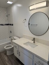 966 W 11th St in Los Angeles, CA - Building Photo - Building Photo