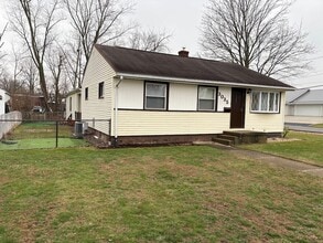 3035 Bayer Cir NW in Massillon, OH - Building Photo - Building Photo