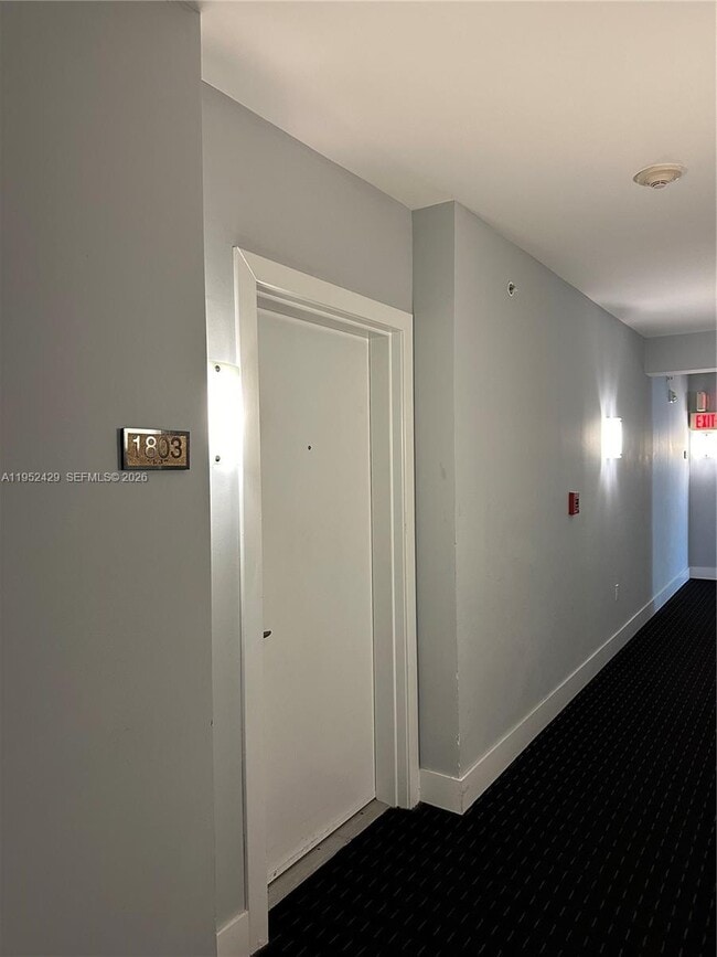 1800 N Bayshore Dr, Unit 1803 in Miami, FL - Foto de edificio - Building Photo