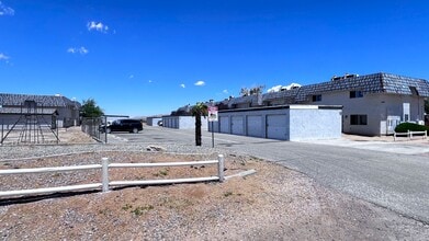 Apple Valley Townhomes in Apple Valley, CA - Foto de edificio - Building Photo