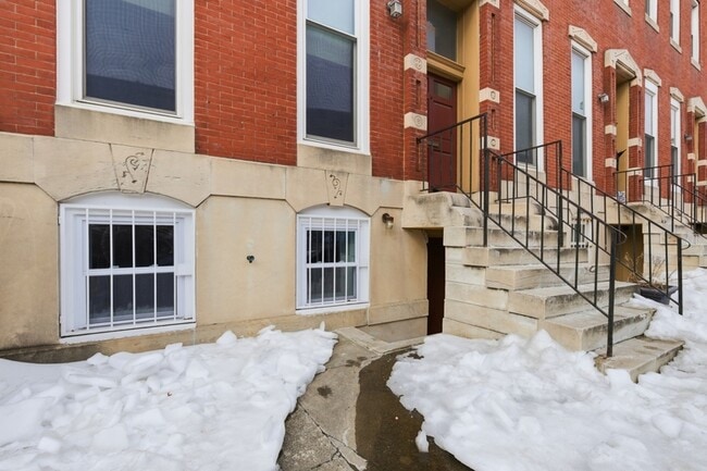 906 N Fulton Ave, Unit 1 in Baltimore, MD - Foto de edificio - Building Photo
