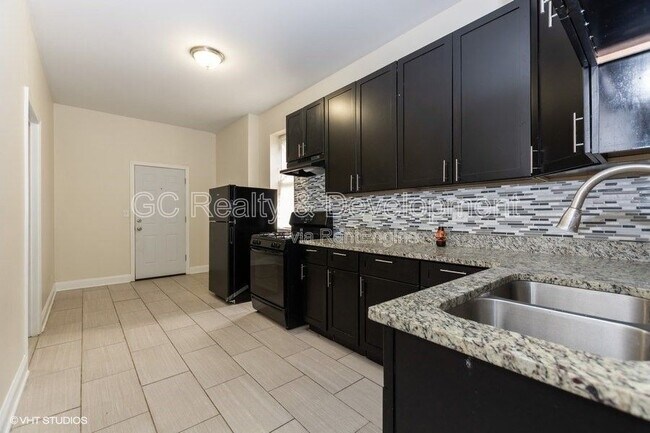 7642 S Normal Ave in Chicago, IL - Building Photo - Building Photo