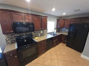 856 Creekway Ct in Brandon, FL - Building Photo - Building Photo