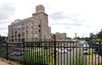 Buzza Lofts of Uptown in Minneapolis, MN - Foto de edificio - Building Photo