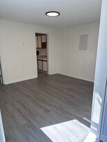 23 Elizabeth St, Unit 23 Elizabeth St Apt 2 in Hudson Falls, NY - Building Photo